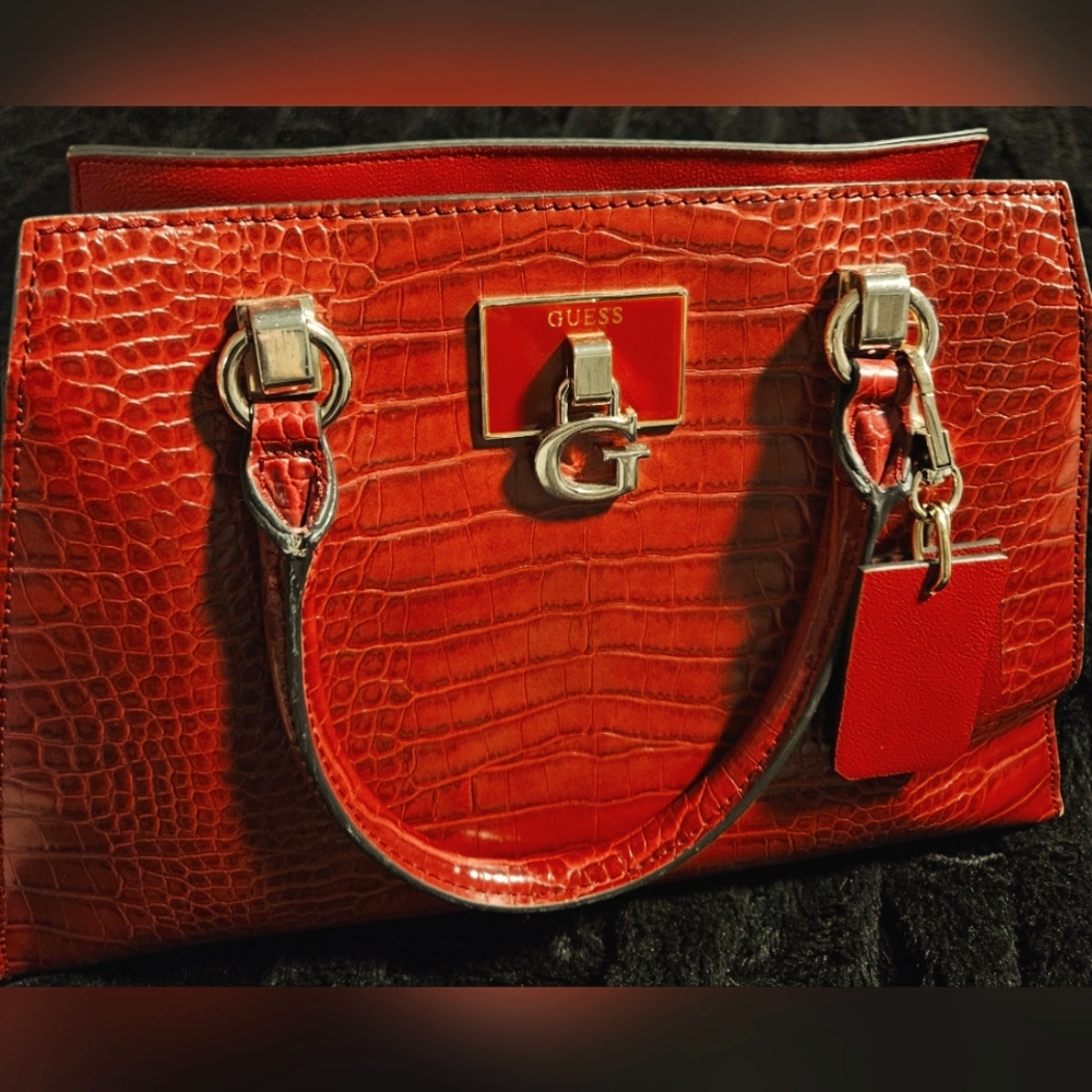 GUESS PURSE